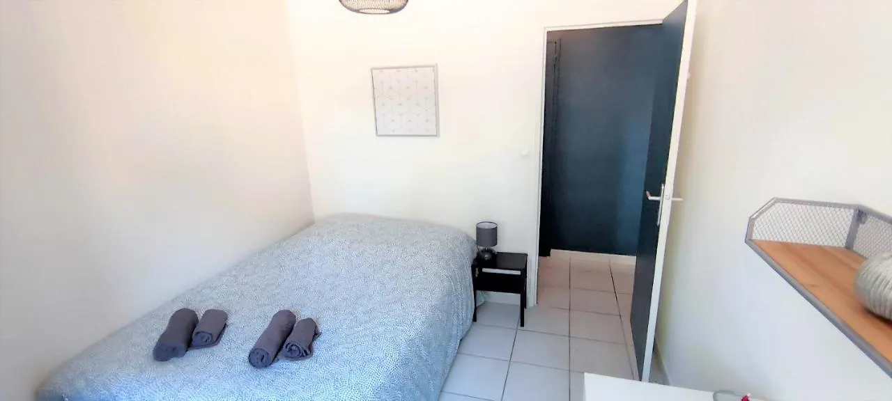 Lägenhet Les Peupliers Appartement Centre Ville D'Aix Avec 3 Chambres Et Parking Prive Aix-en-Provence